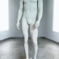 Manichino uomo bianco senza testa