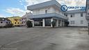 complesso-con-magazzini-negozio-e-appartamento-co