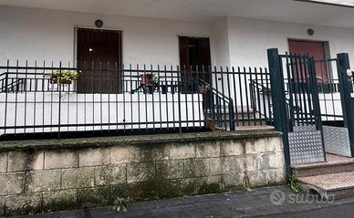 ? Appartamento al piano rialzato in zona centrale