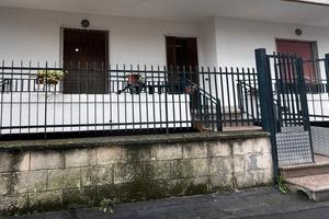 ? Appartamento al piano rialzato in zona centrale