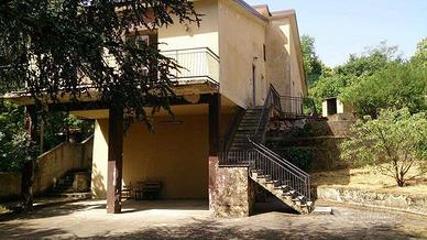 VILLA INDIPENDENTE 8 VANI CON MANSARDA 180 MQ