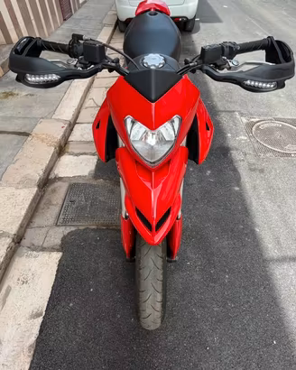 Hypermotard 796