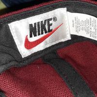 Lotto di 6 berretti con visiera, un mix di stili e