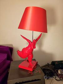 lampada da tavolo donna rossa