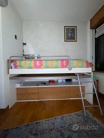 Letto con scrivania e cassettiera
