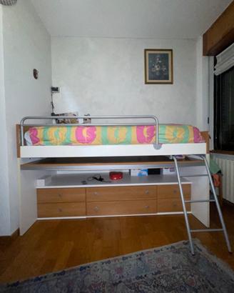 Letto con scrivania e cassettiera