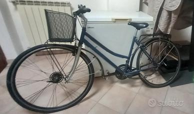 bicicletta con cesto (prezzo trattabile)