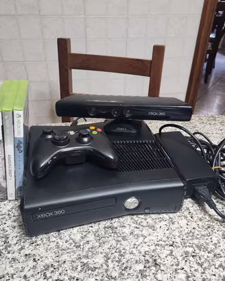 Xbox 360 S Slim + Kinect + Giochi