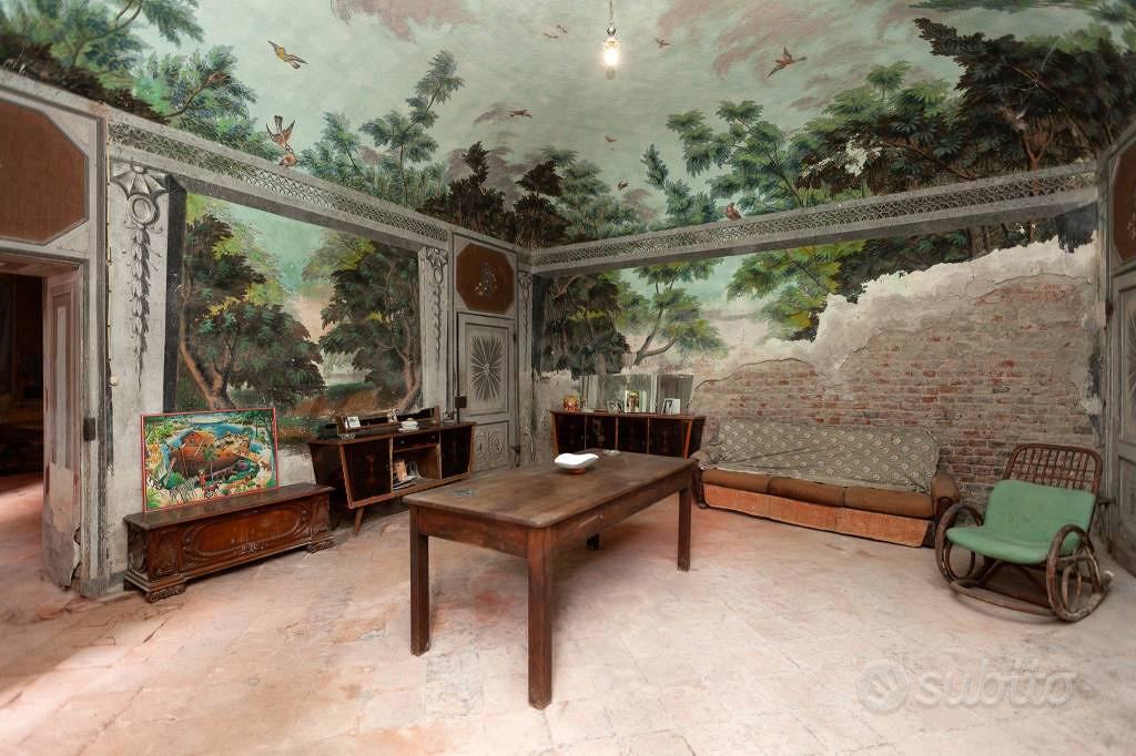 Rustico / Casale di 950 m² con più di 5 locali a R - Altro