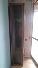 Mobile contenitore con anta in vetro