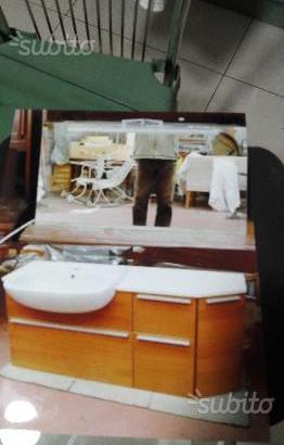 Mobile bagno in sospensione
