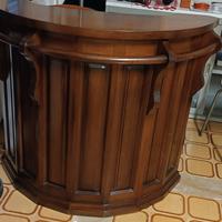 Bancone Bar Angolare in Legno Massiccio.