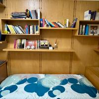Camera da letto in legno impiallacciato