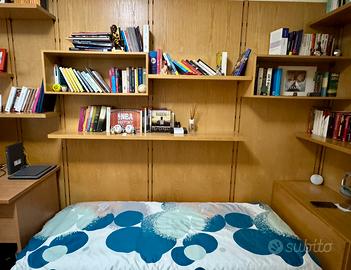 Camera da letto in legno impiallacciato