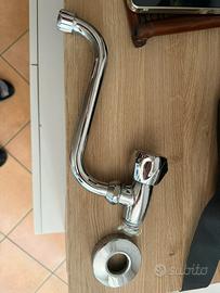 Rubinetto monocomando acqua fredda per cucina .