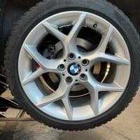 Cerchi bmw x1 e84 styling 322 con due set di pneum