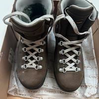 Scarpone trekking taglia 40