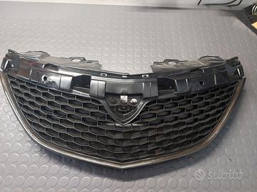 Griglia lancia ypsilon 2015