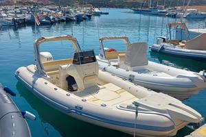 GOMMONE STINGHER 22 CON MOTORE SELVA/YAMAHA 200