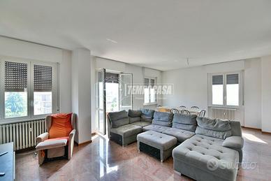 QUADRILOCALE PER INVESTIMENTO IN CENTRO CON BOX E