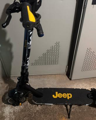 Monopattino Jeep