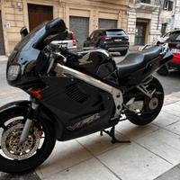 Honda Vfr 750 storica motore V4