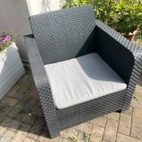 divani da giardino con tavolino