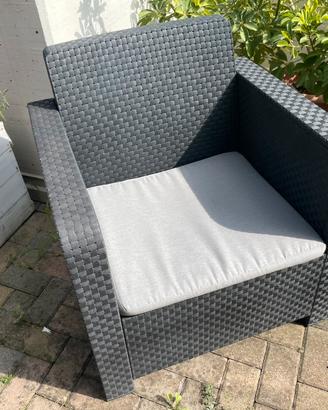 divani da giardino con tavolino