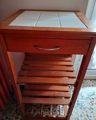 carellino da cucina con piastrelle in ceramica.,e 