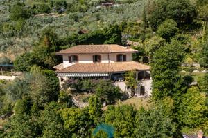 Olevano romano: villa con parco