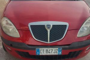 lancia y
