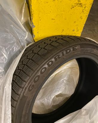Gomme invernali GoodRide 225/45R18