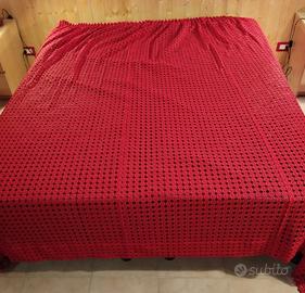 Tenda Macramè Rossa Foderata Raso Bordeaux.