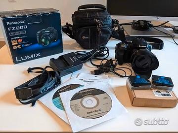 Fotocamera Panasonic Lumix FZ200 + batterie +borsa