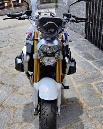 BMW R 1250 R.  HP