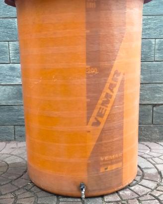 Botte in vetroresina per vino
