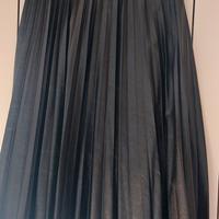 Gonna a pieghe nera finta pelle