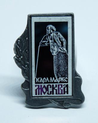 Pin Spilla celebrativa Carl Marx a Mosca. Metallo.
