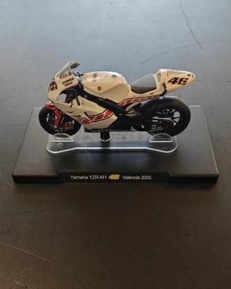 MotoGp Yamaha YZR-M1 Valentino Rossi 2005