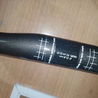 Manubrio per bicicletta da corsa in carbonio legge