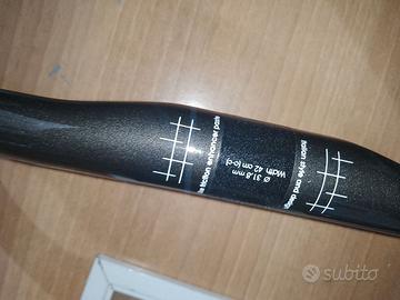 Manubrio per bicicletta da corsa in carbonio legge