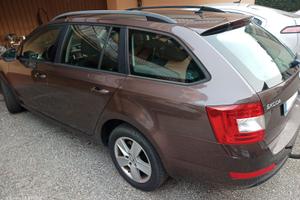 SKODA OCTAVIA 1.6 TDI 105cv SW DSG - GANCIO TRAINO