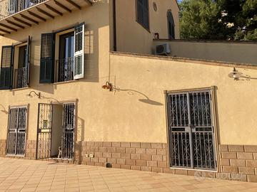 Ristorante pizzeria attrezzato con vista