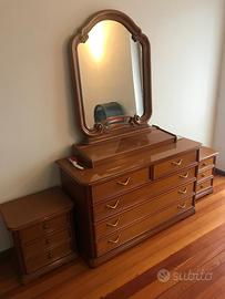 Como specchiera  e due comodini e credenze
