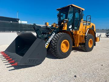 (NUOVA)Pala Gommata Hyundai HL955A - TRATTATIVA IN