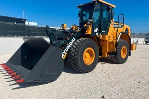 (NUOVA)Pala Gommata Hyundai HL955A - TRATTATIVA IN