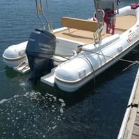 Privato vende gommone