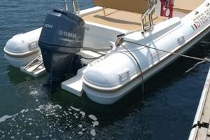 Privato vende gommone