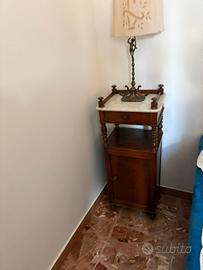 Comodino antico