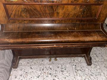 Pianoforte in legno antico